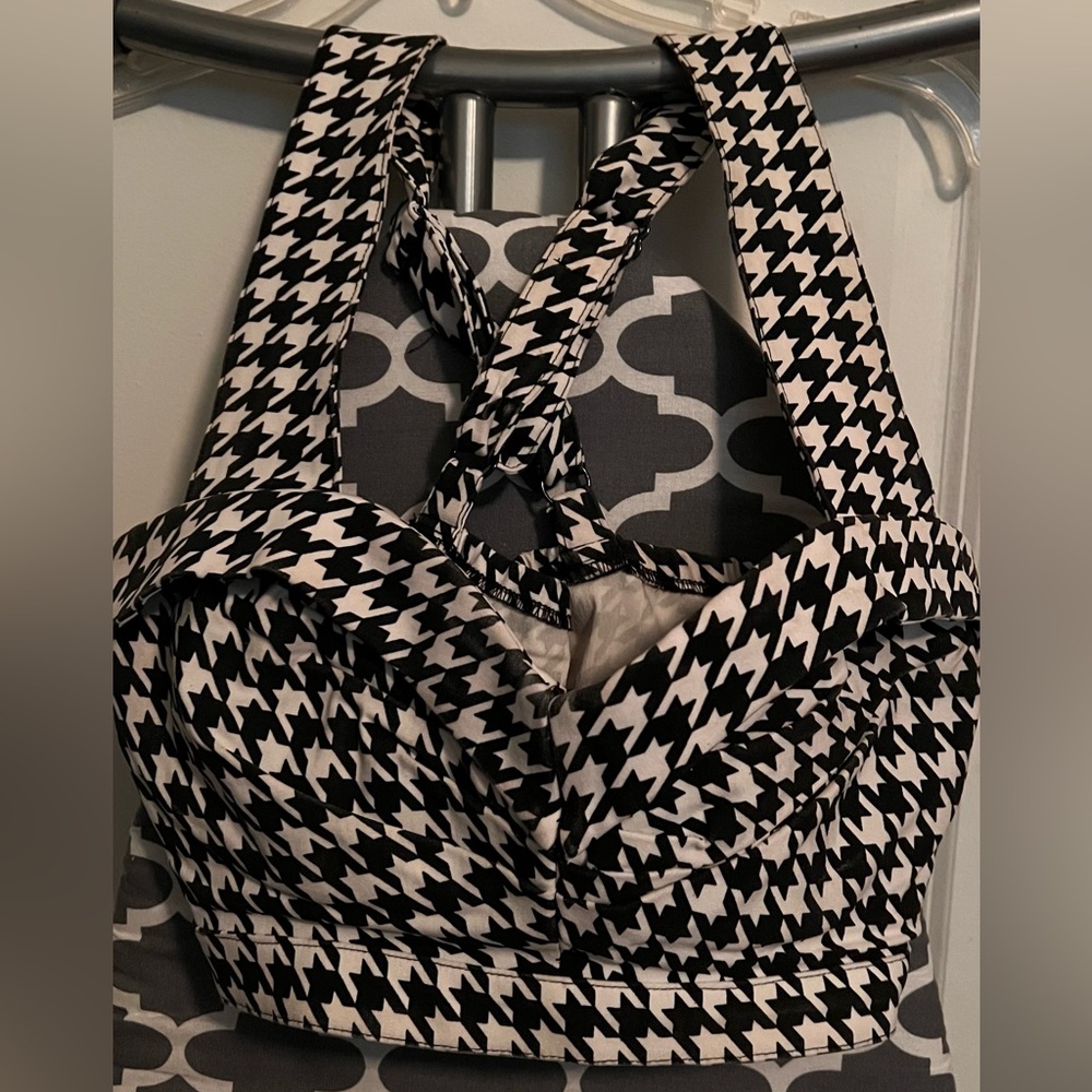 Deadly Dames Pinup Couture Traci Lords Black and White Houndstooth Crop Top - Picture 2 of 6